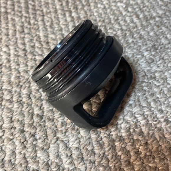 YETI Replacement Screw on Chug Cap - Picture 4 of 4